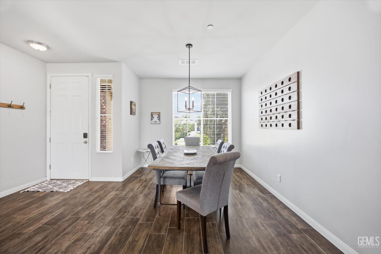 1906 McIntosh Way — photo 6