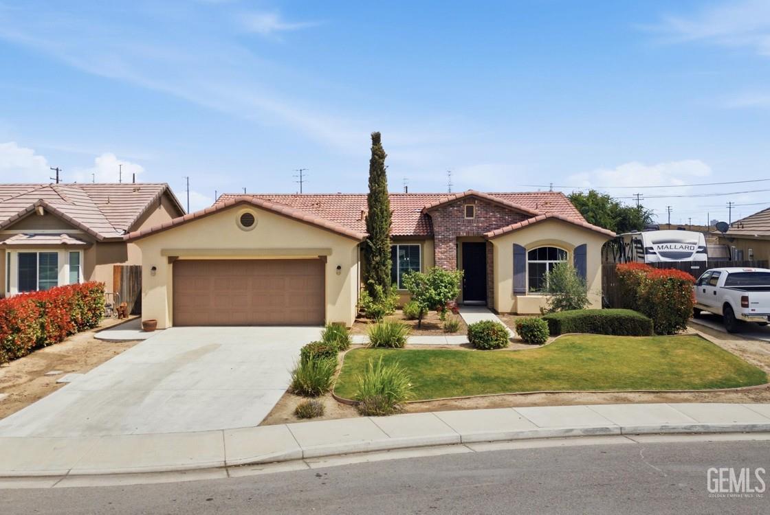1906 McIntosh Way — photo 3