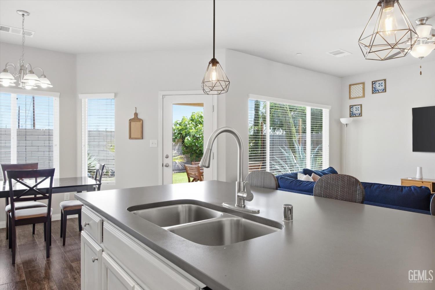 1906 McIntosh Way — photo 12