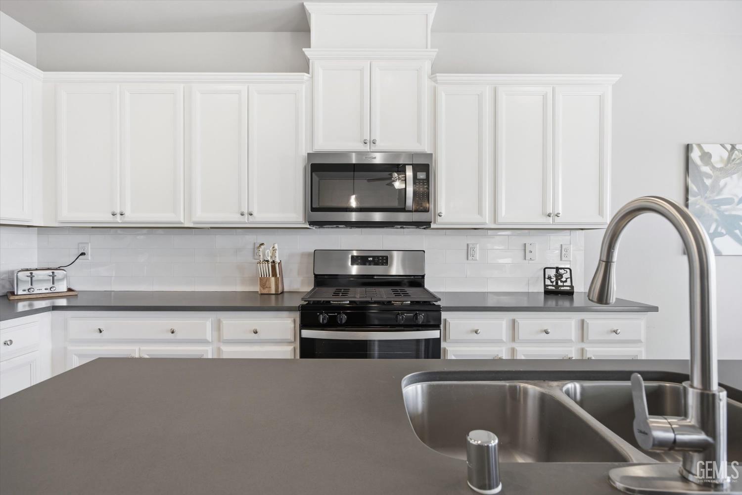 1906 McIntosh Way — photo 13