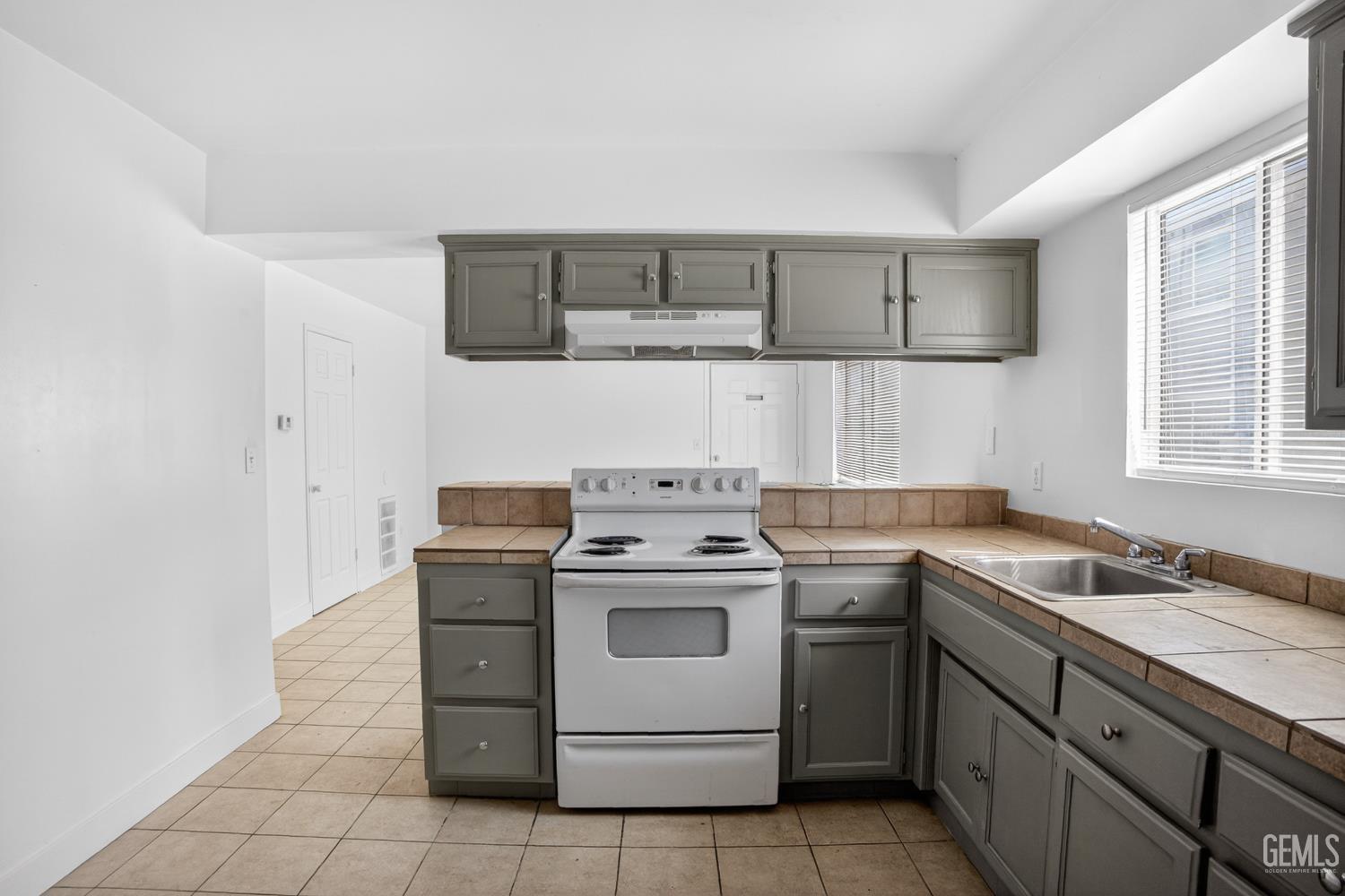 1300 Flower Street — photo 4
