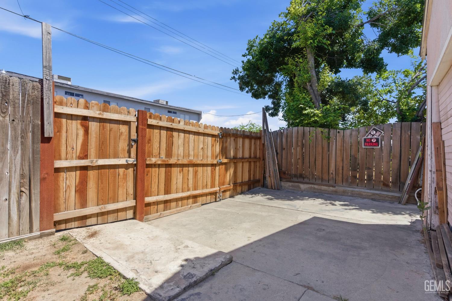 300 S Olive Street — photo 25