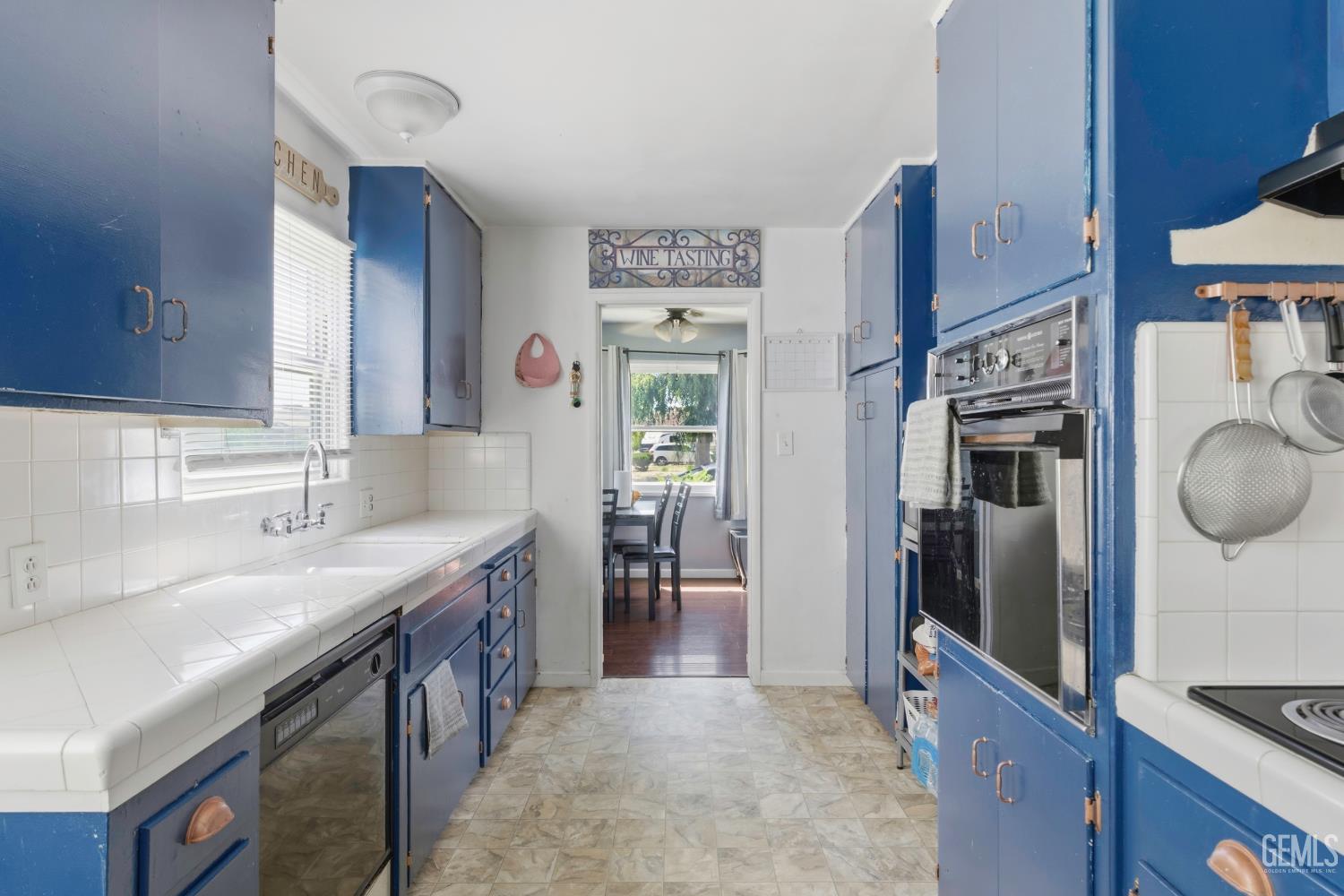 300 S Olive Street — photo 12