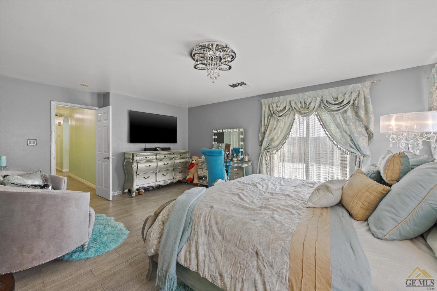 4315 Serene Oak Drive — photo 7