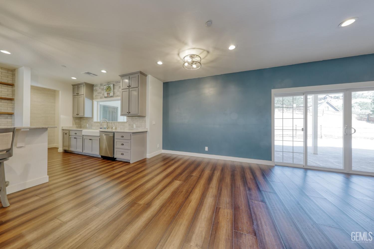 25904 Bear Valley Road — photo 10