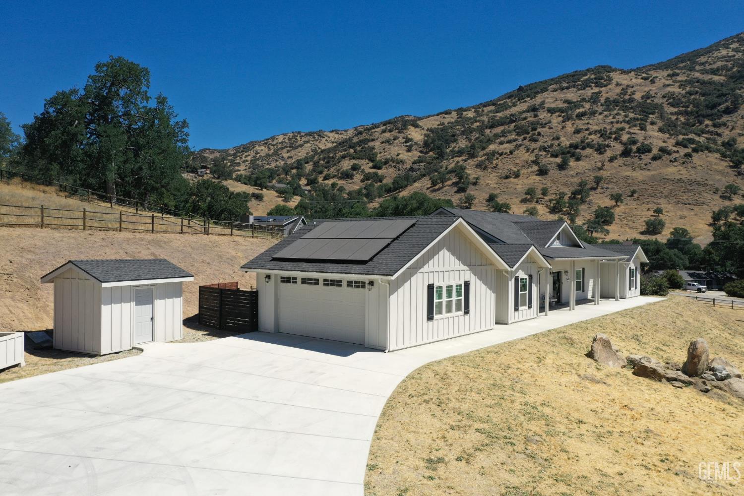 25904 Bear Valley Road — photo 4