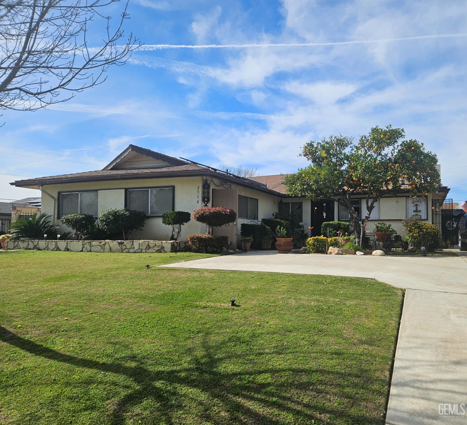 2516 S Tangerine Street — photo 2