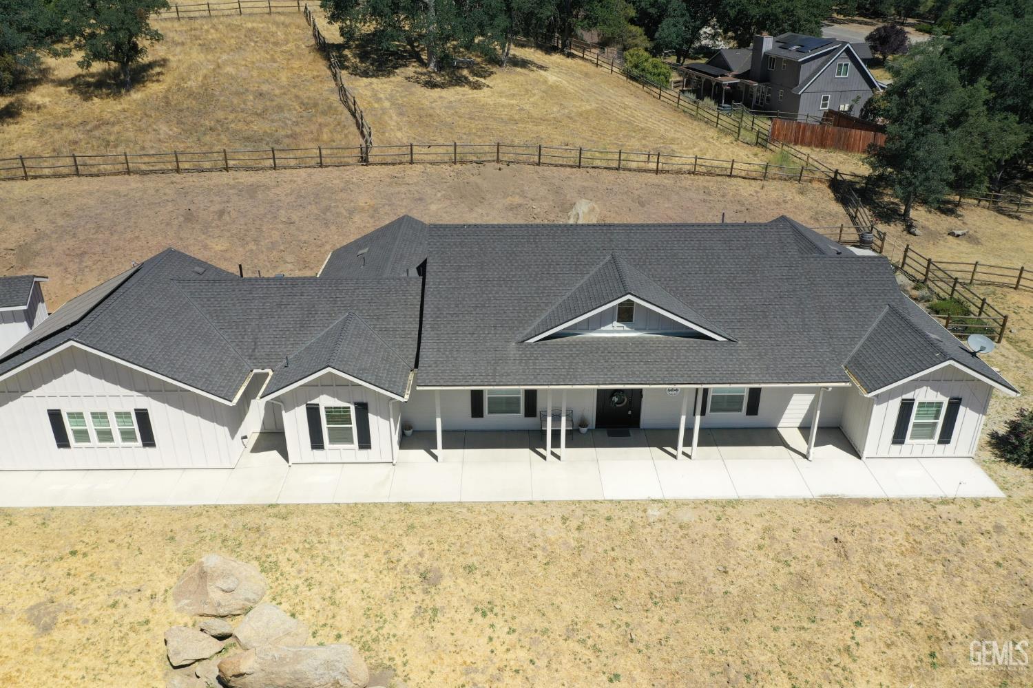 25904 Bear Valley Road — photo 3