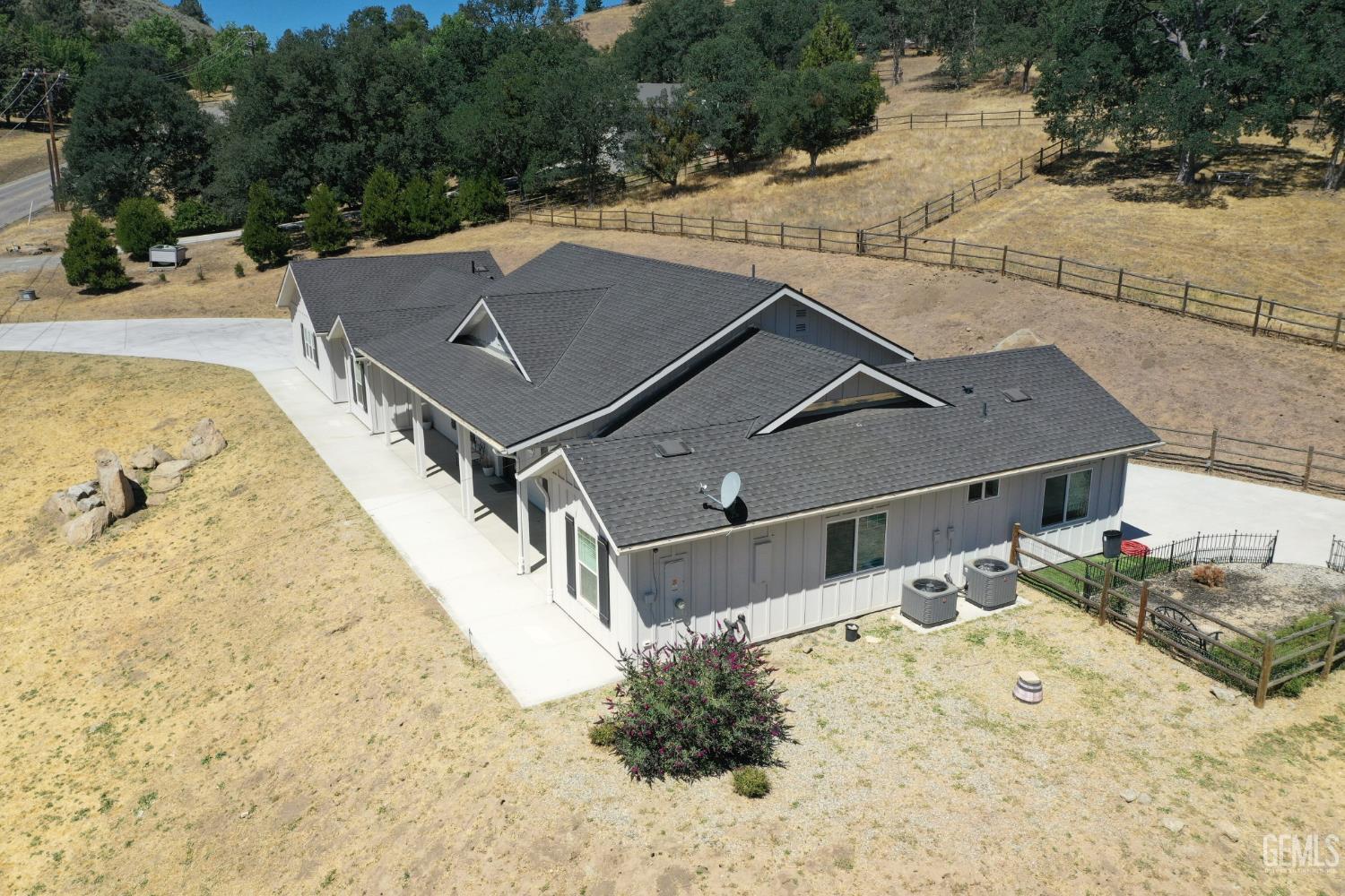25904 Bear Valley Road — photo 2