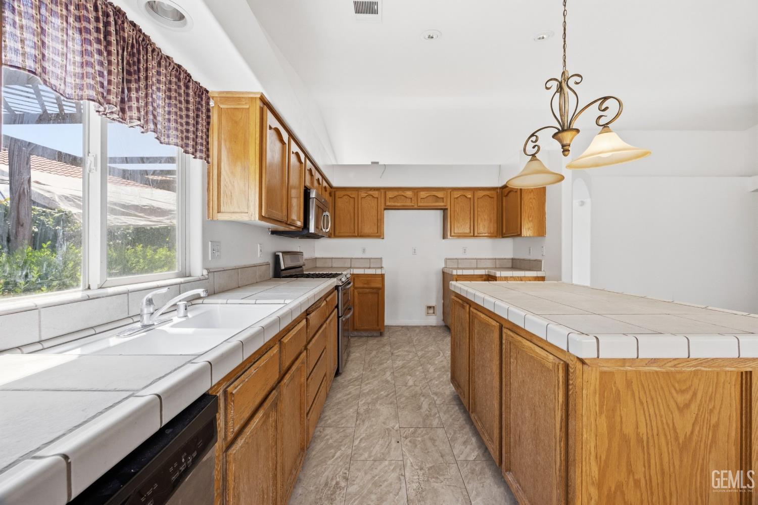 6410 Spring Ridge Drive — photo 10