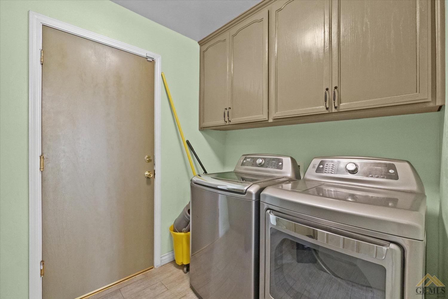 4315 Serene Oak Drive — photo 2