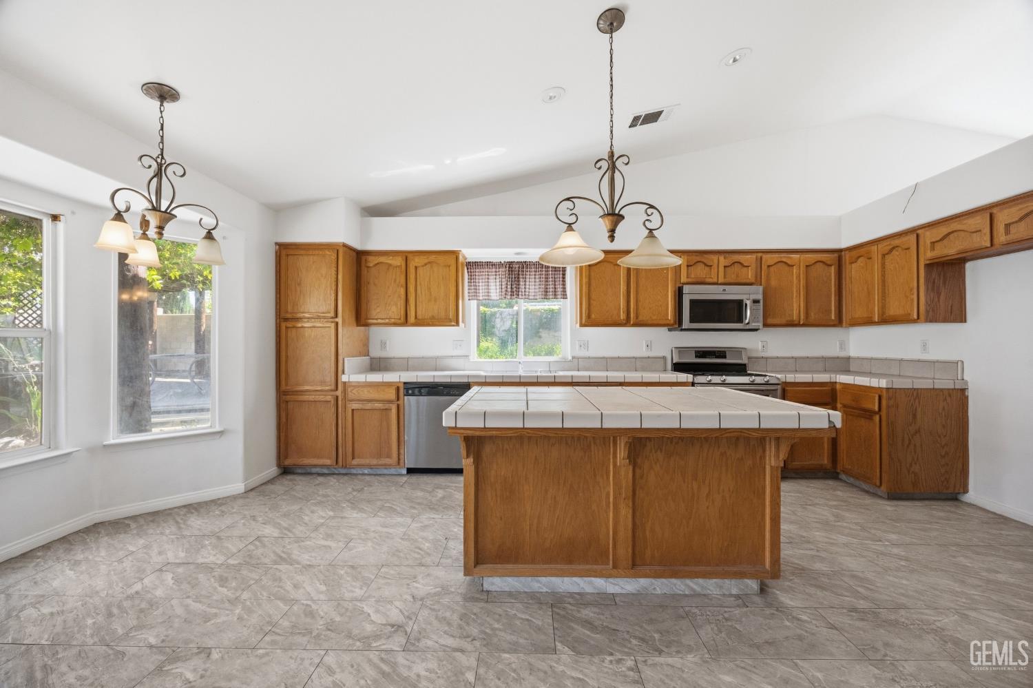 6410 Spring Ridge Drive — photo 9