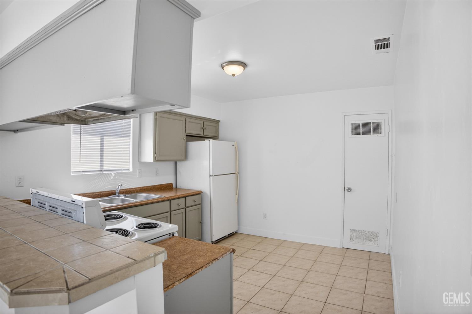 1300 Flower Street — photo 19