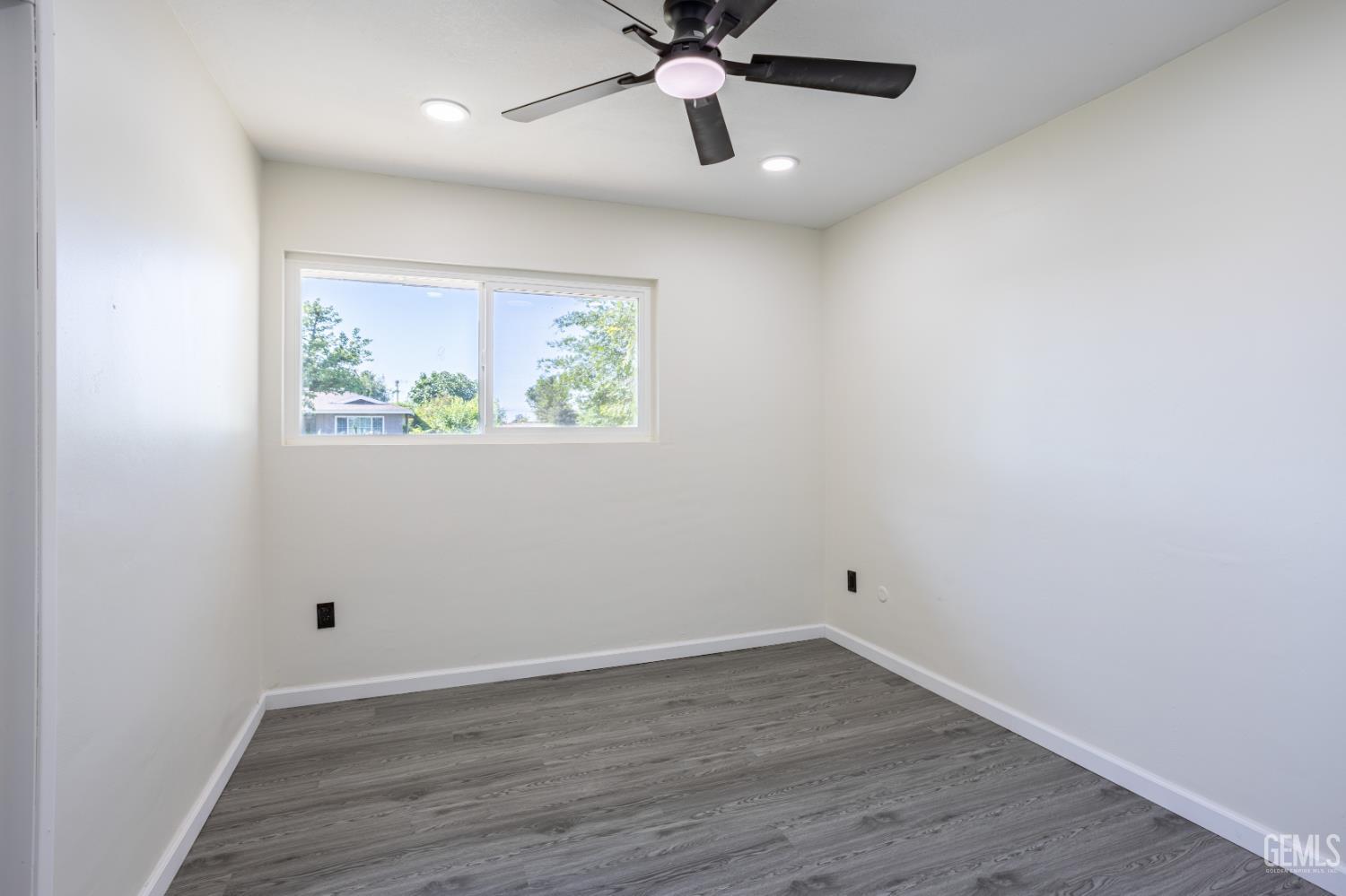 1112 San Vicente Drive — photo 25