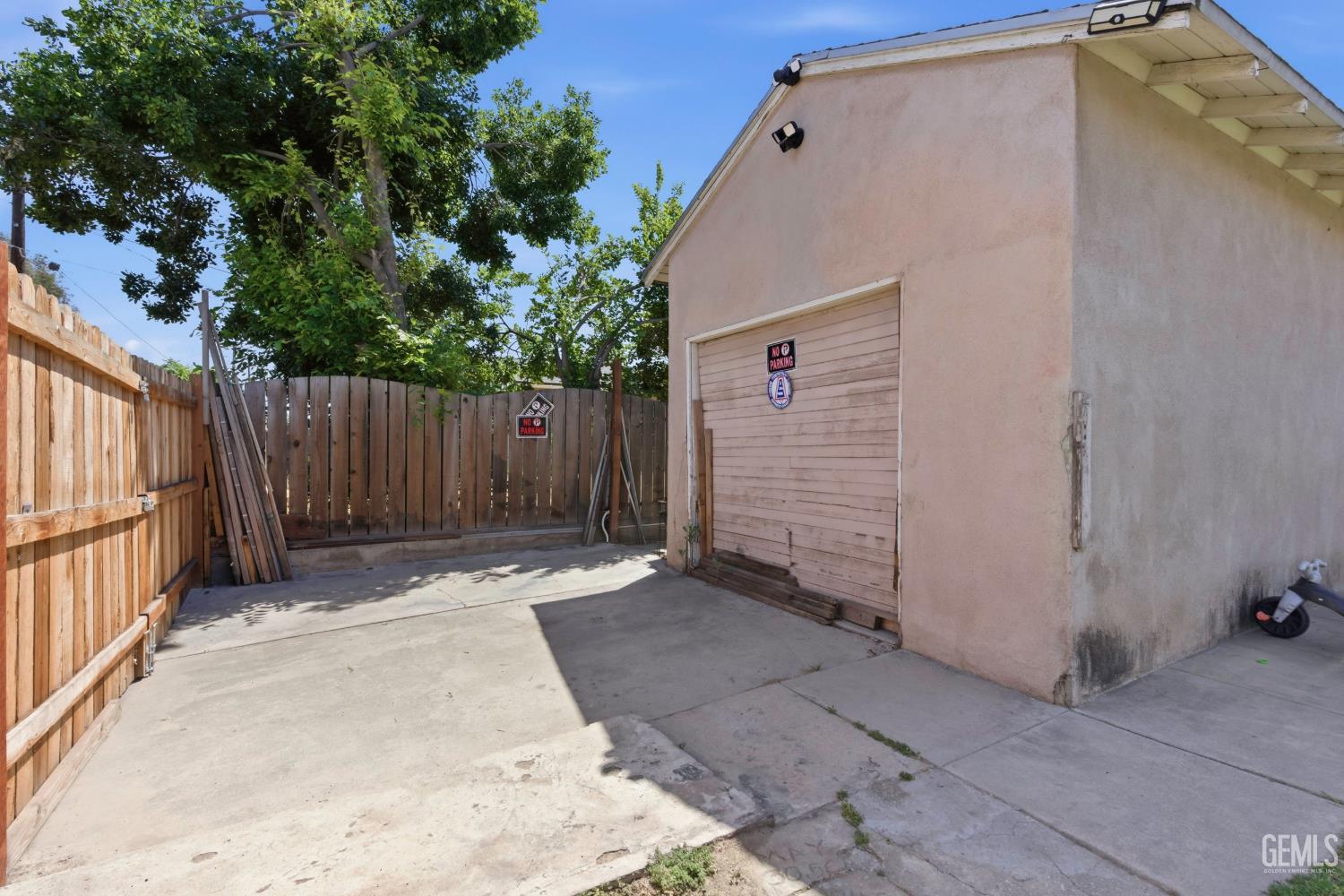 300 S Olive Street — photo 26
