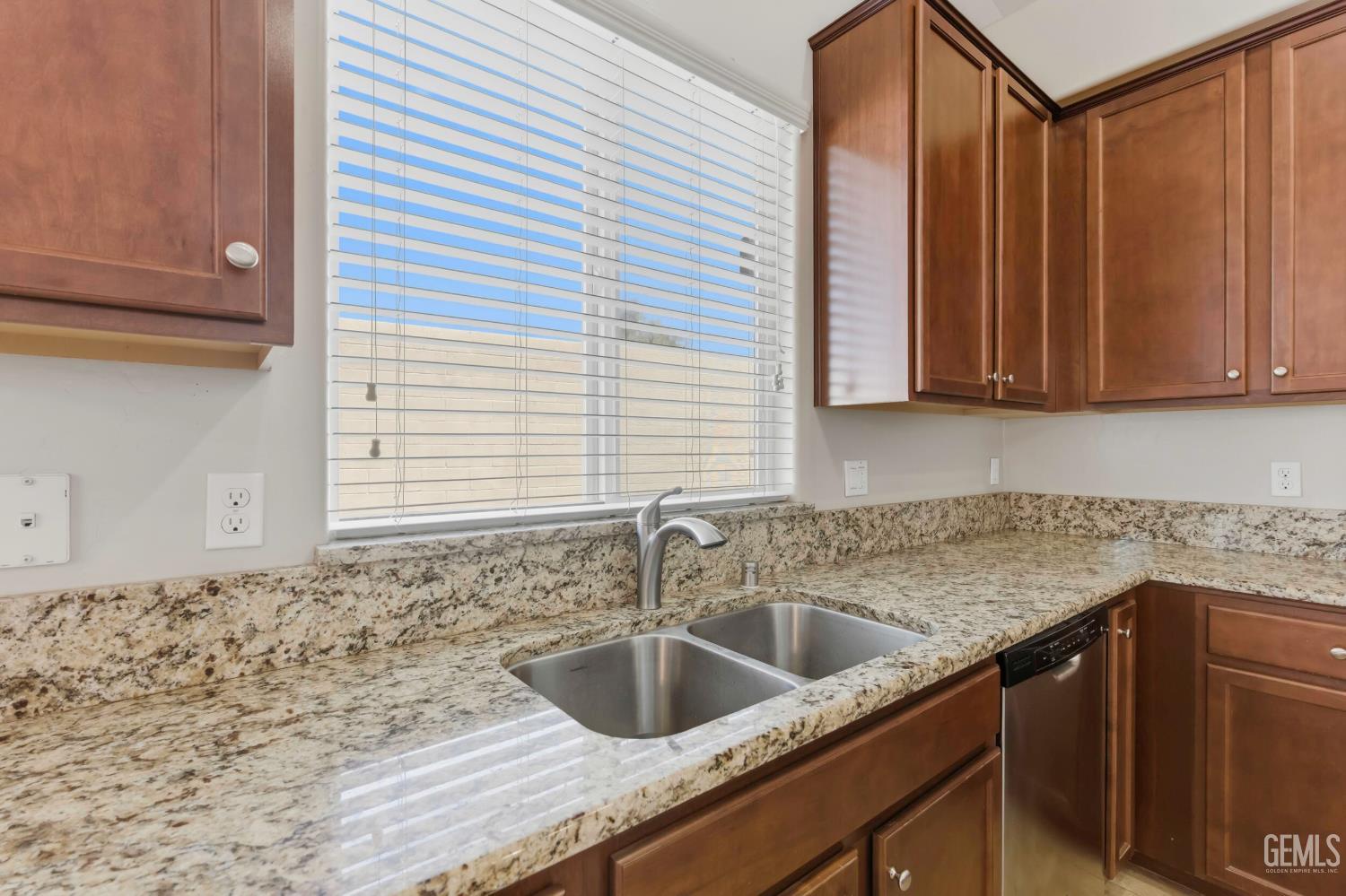 9102 Whitman Avenue — photo 9