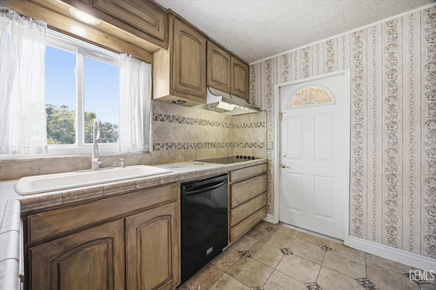 1020 Roberts Lane — photo 12