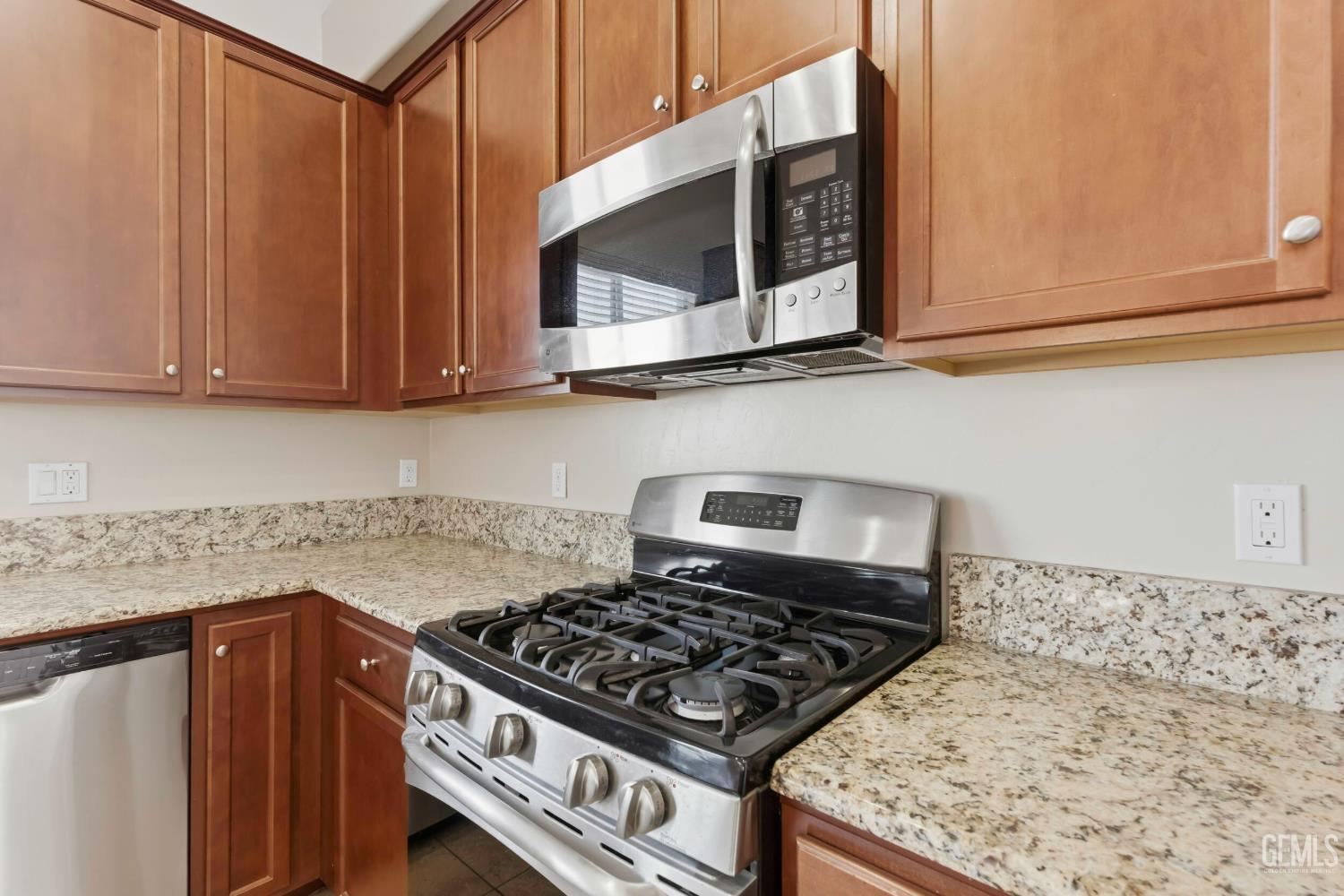 9102 Whitman Avenue — photo 10