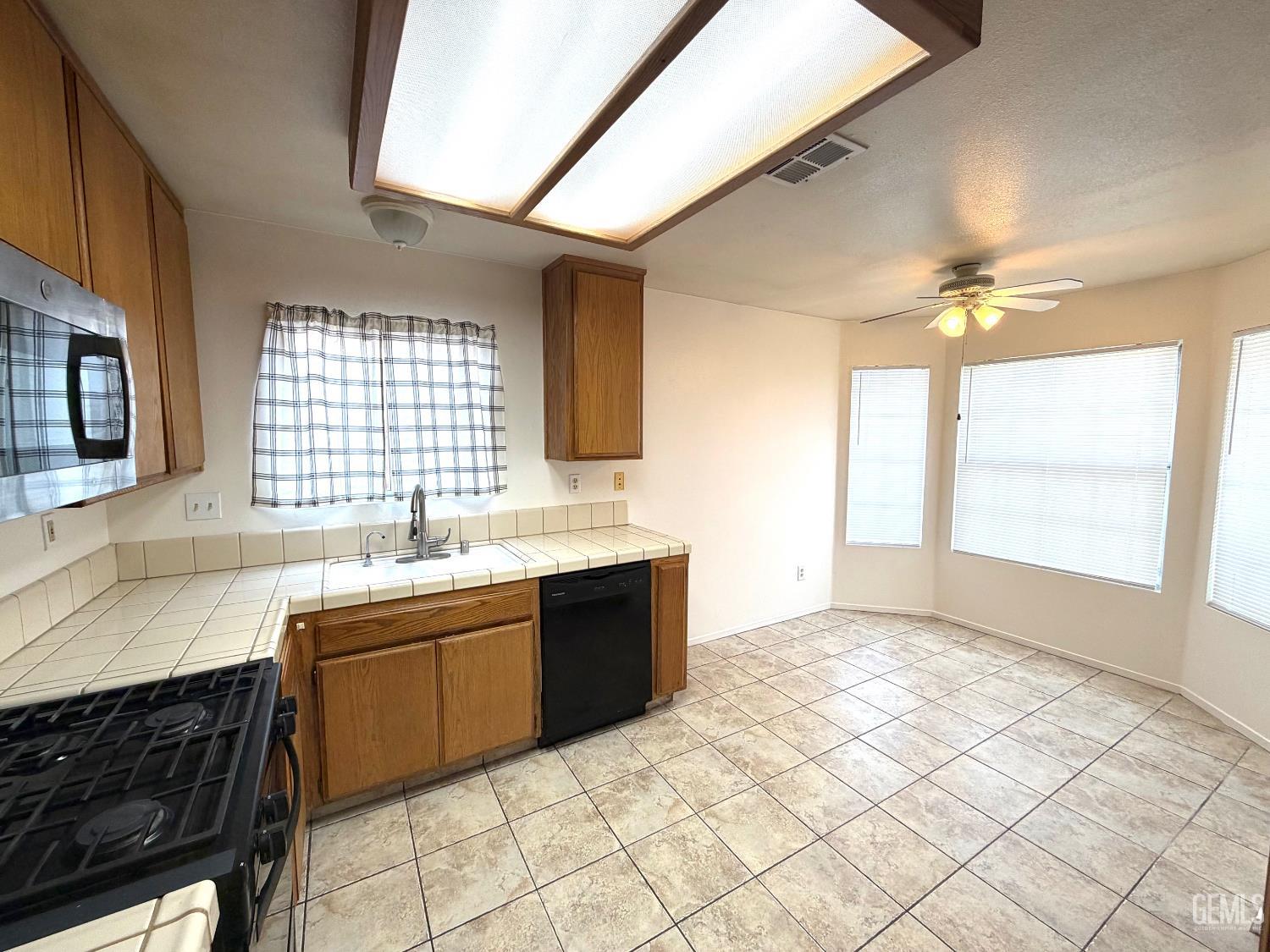 6401 Caracas Court — photo 7