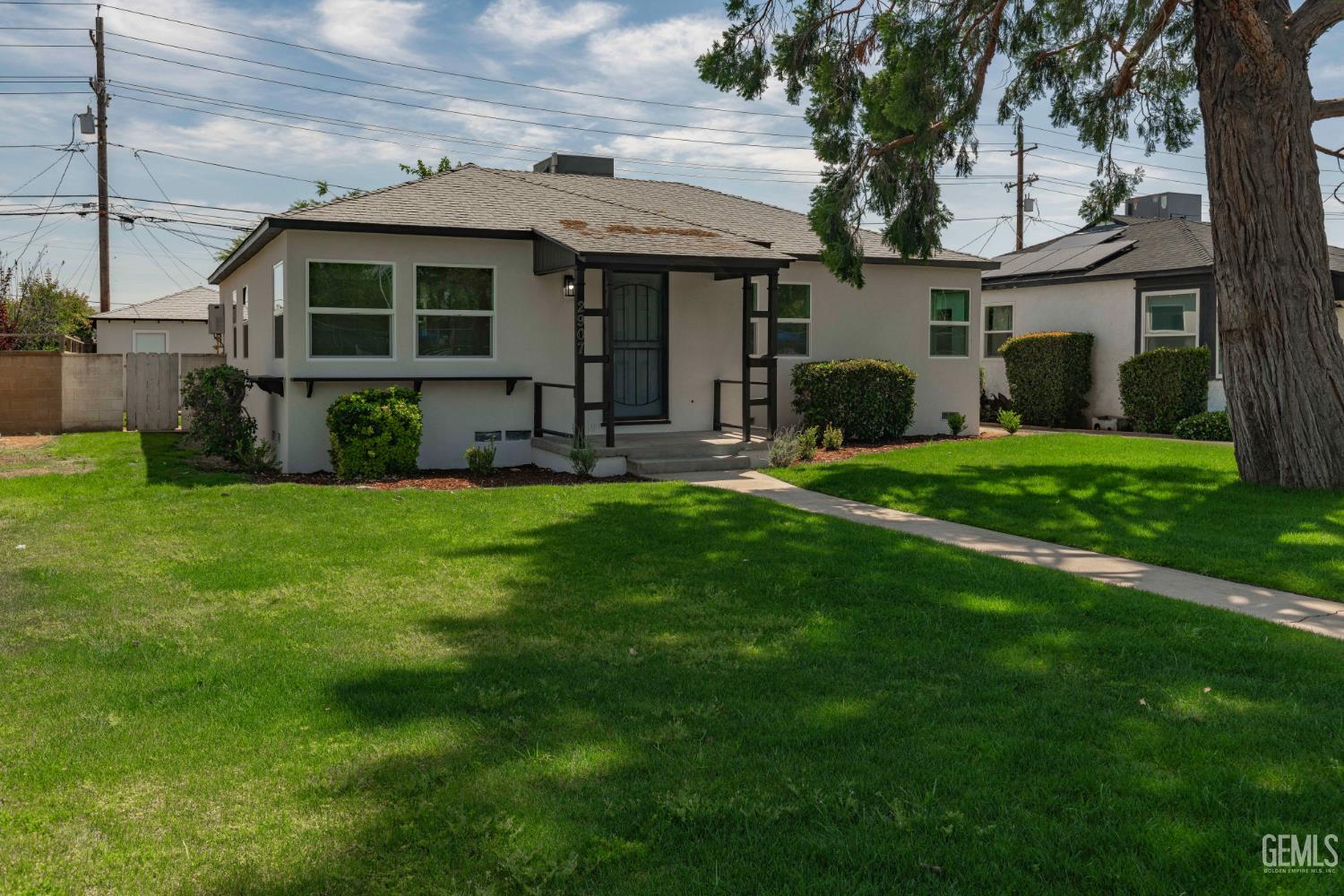 2907 Truxtun Avenue — photo 26