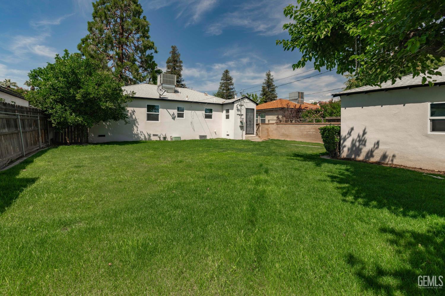 2907 Truxtun Avenue — photo 6