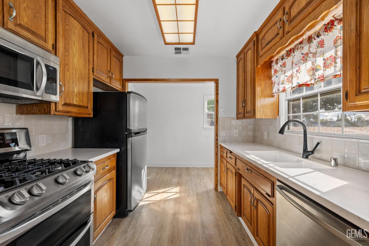 2416 Barnett Street — photo 15