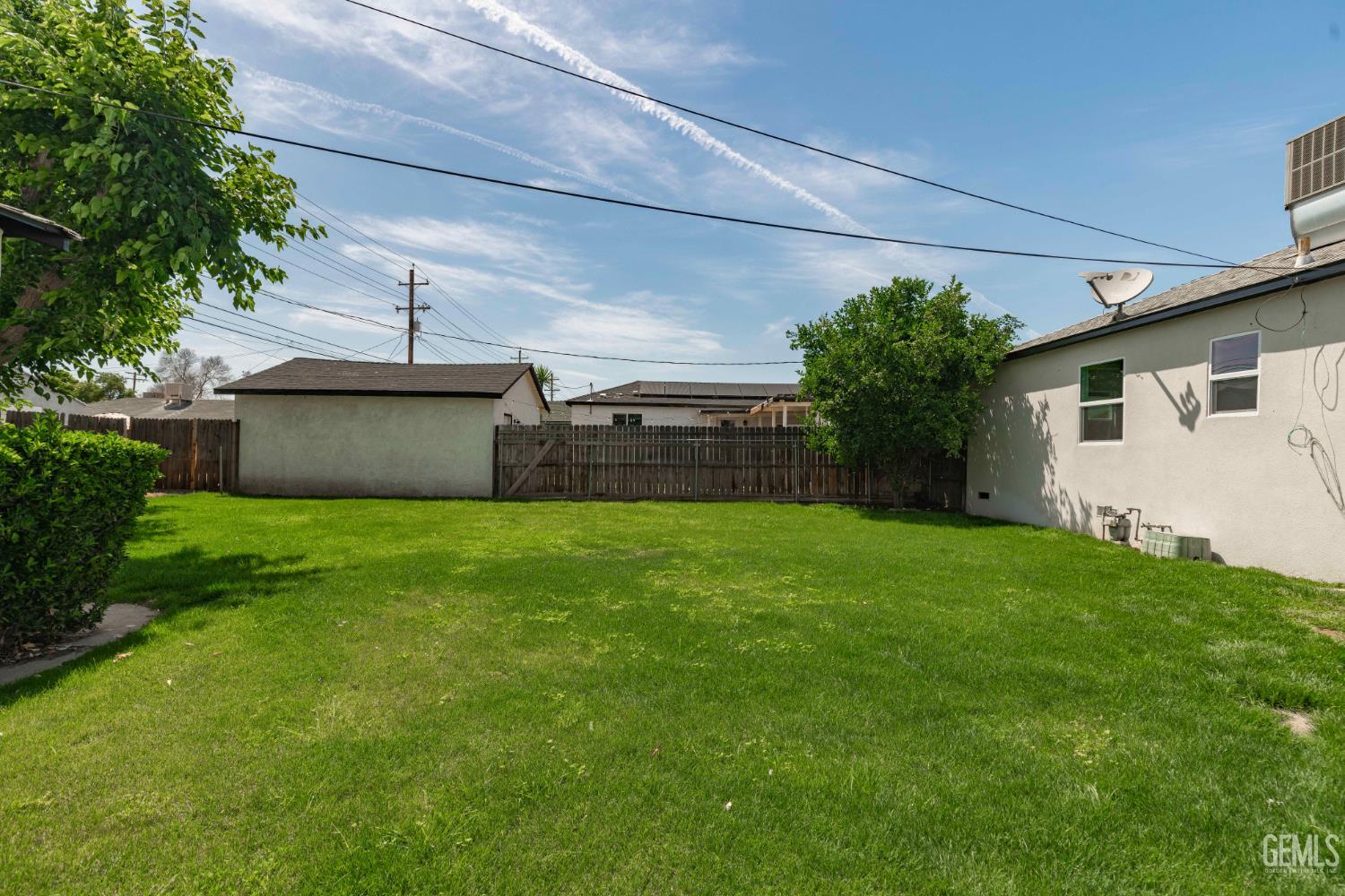 2907 Truxtun Avenue — photo 23