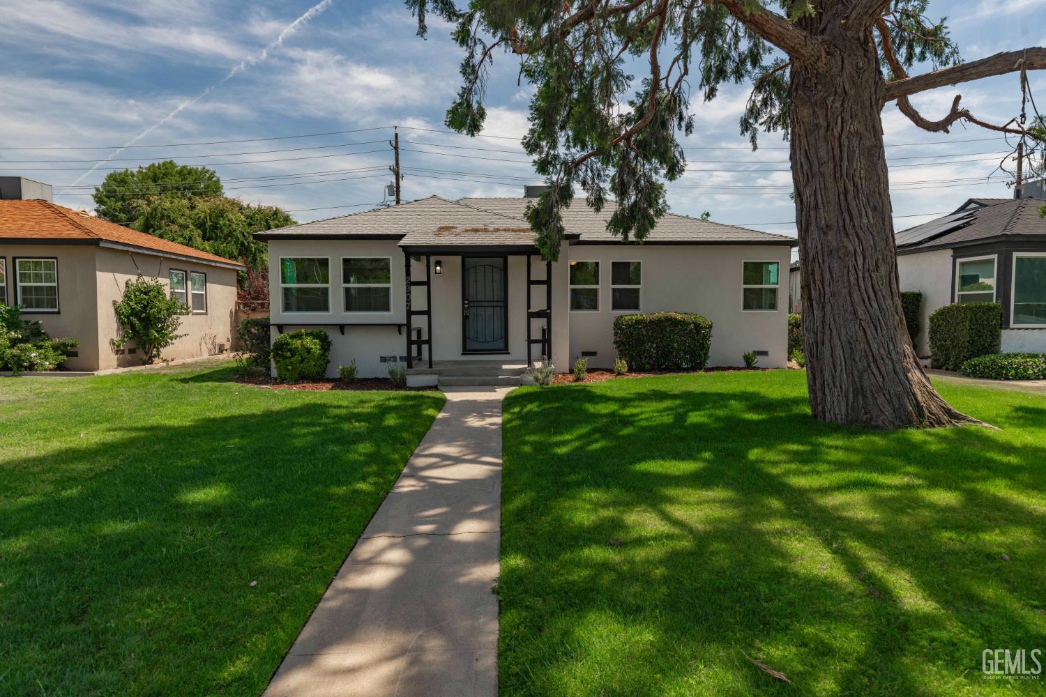 2907 Truxtun Avenue — photo 8