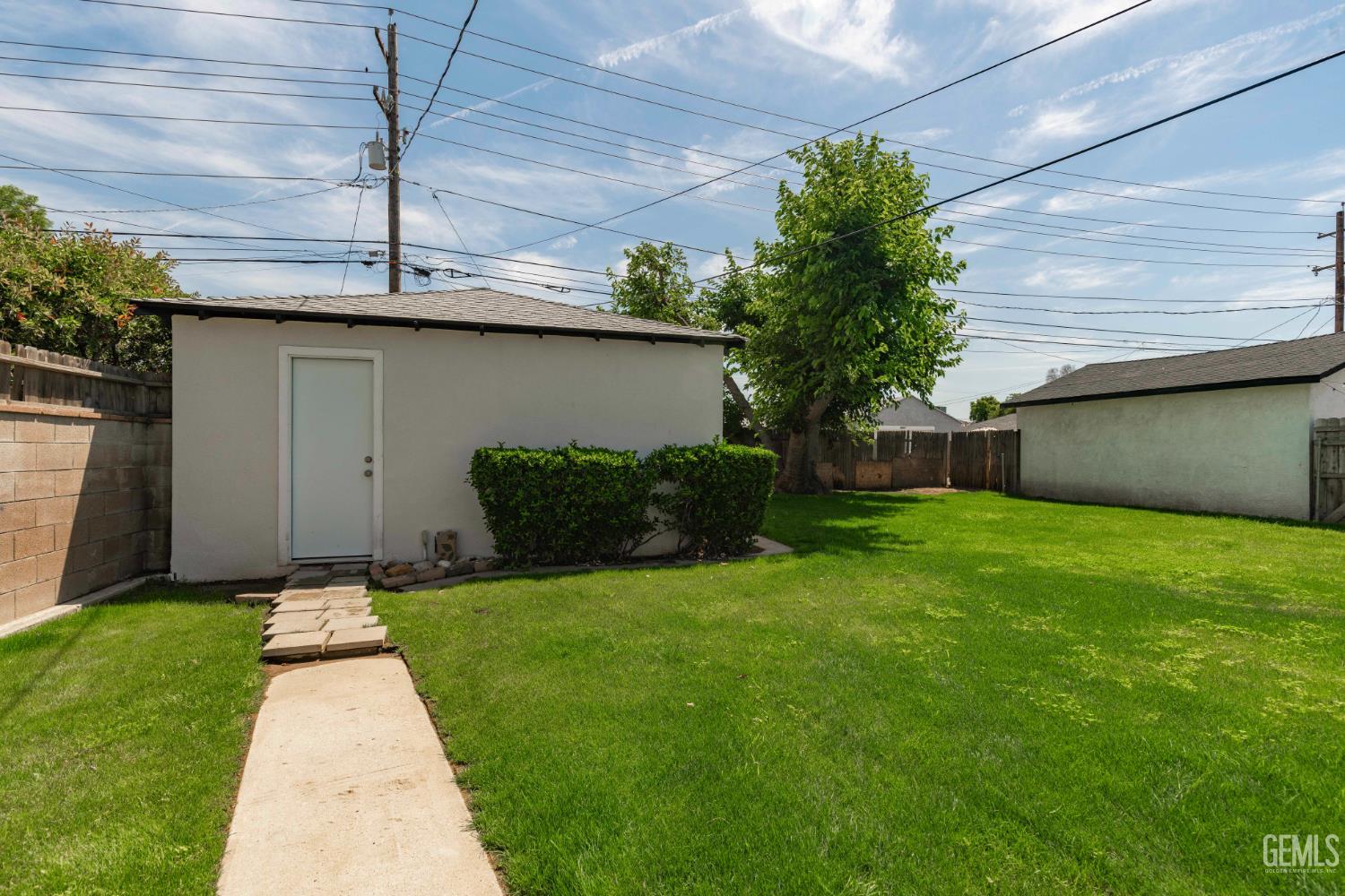 2907 Truxtun Avenue — photo 24