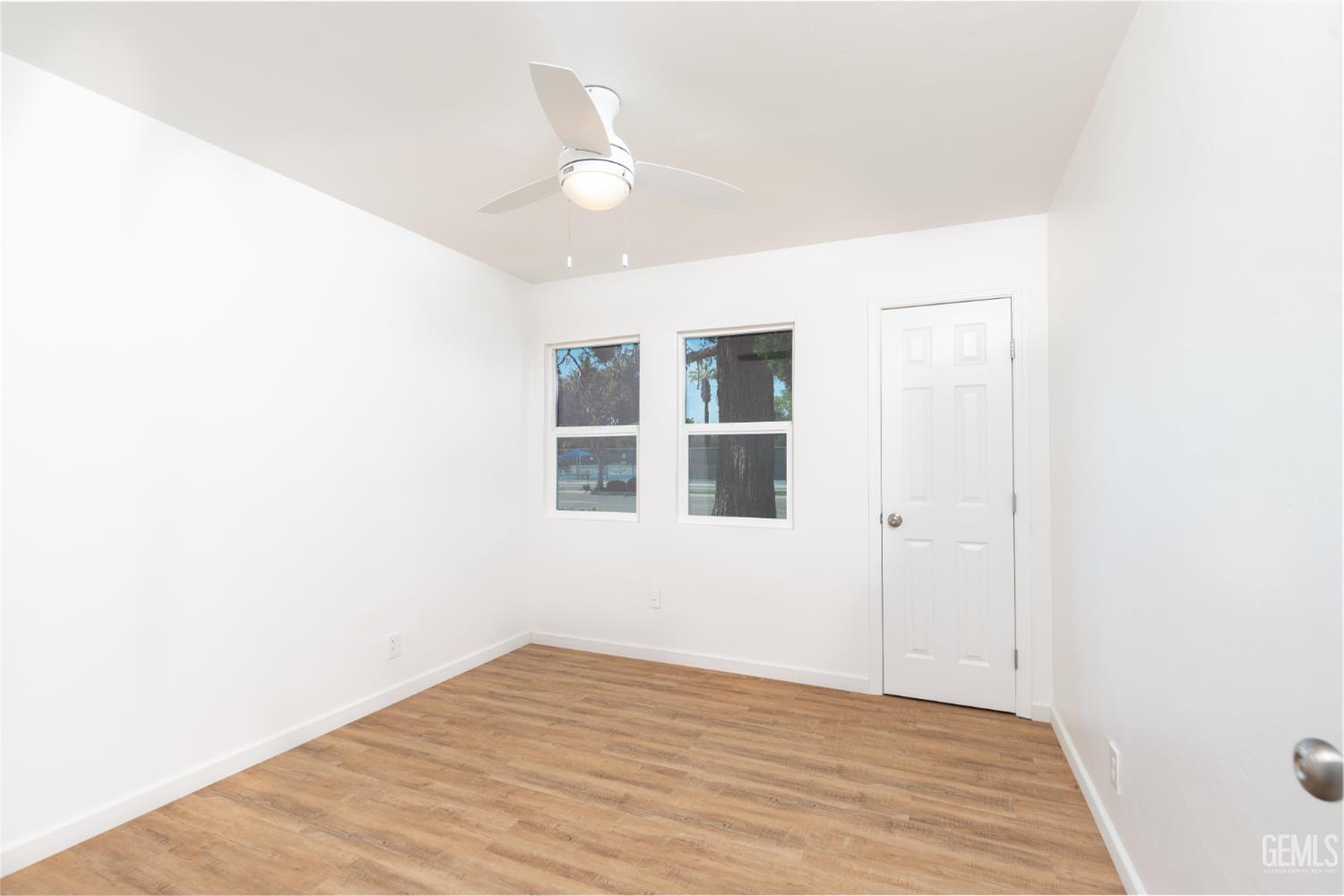 2907 Truxtun Avenue — photo 16