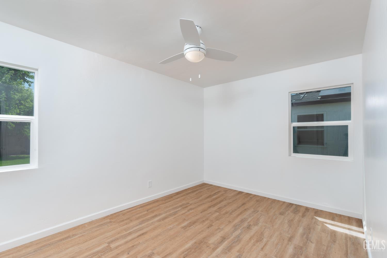 2907 Truxtun Avenue — photo 18