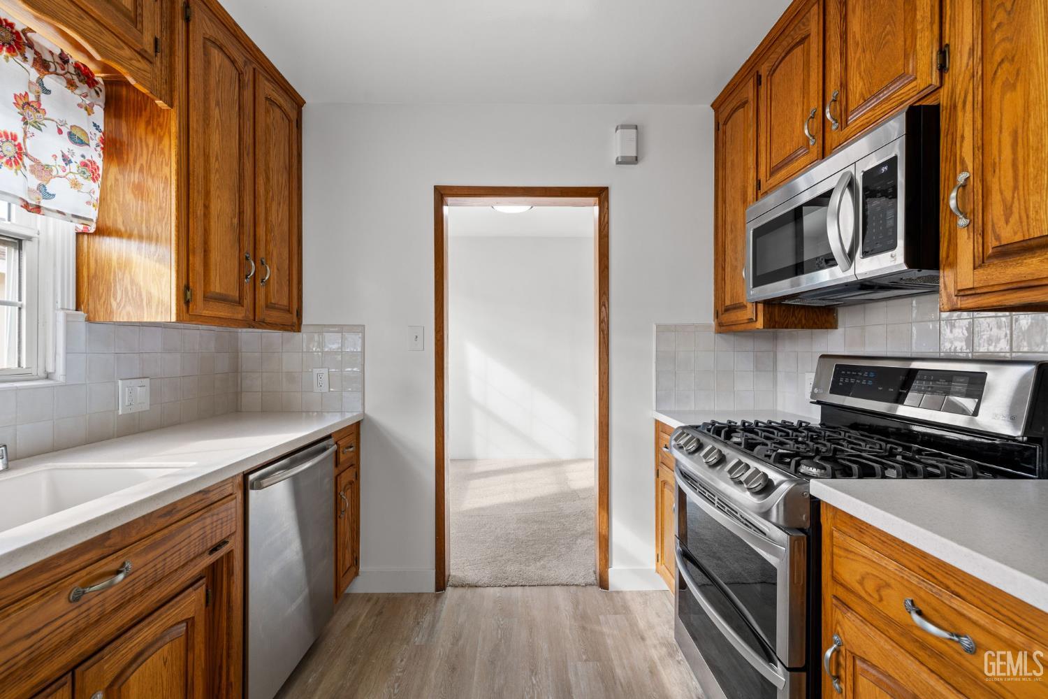 2416 Barnett Street — photo 18