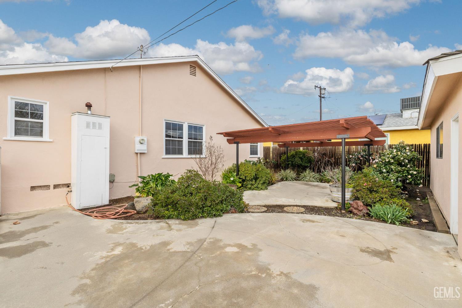 2416 Barnett Street — photo 42