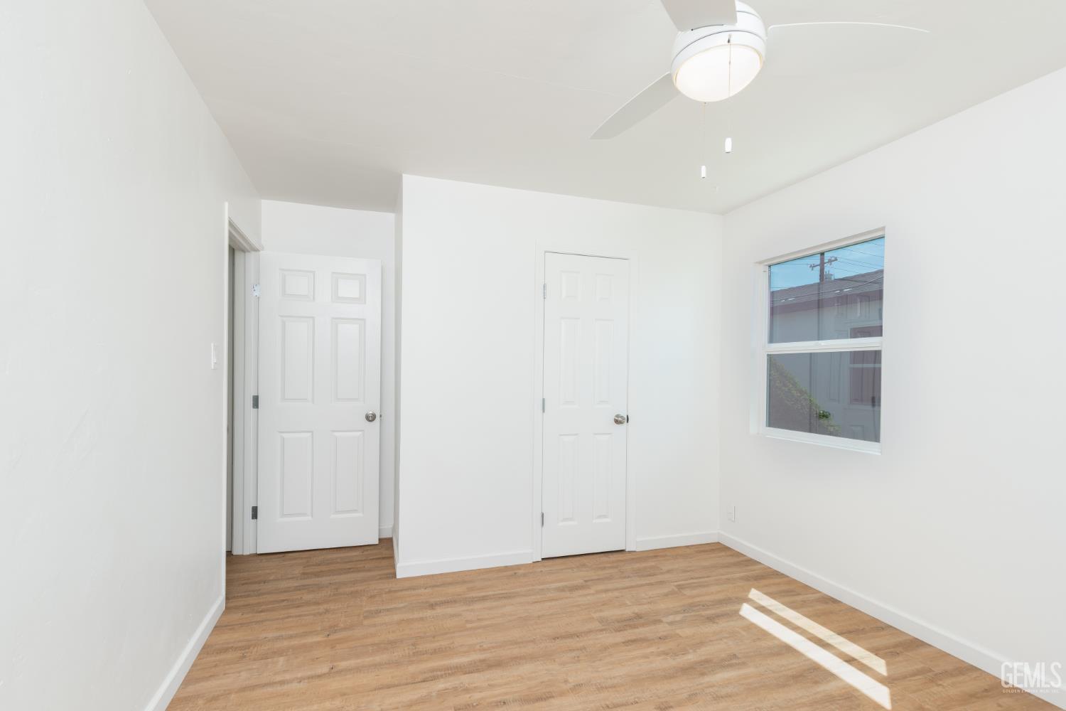 2907 Truxtun Avenue — photo 12