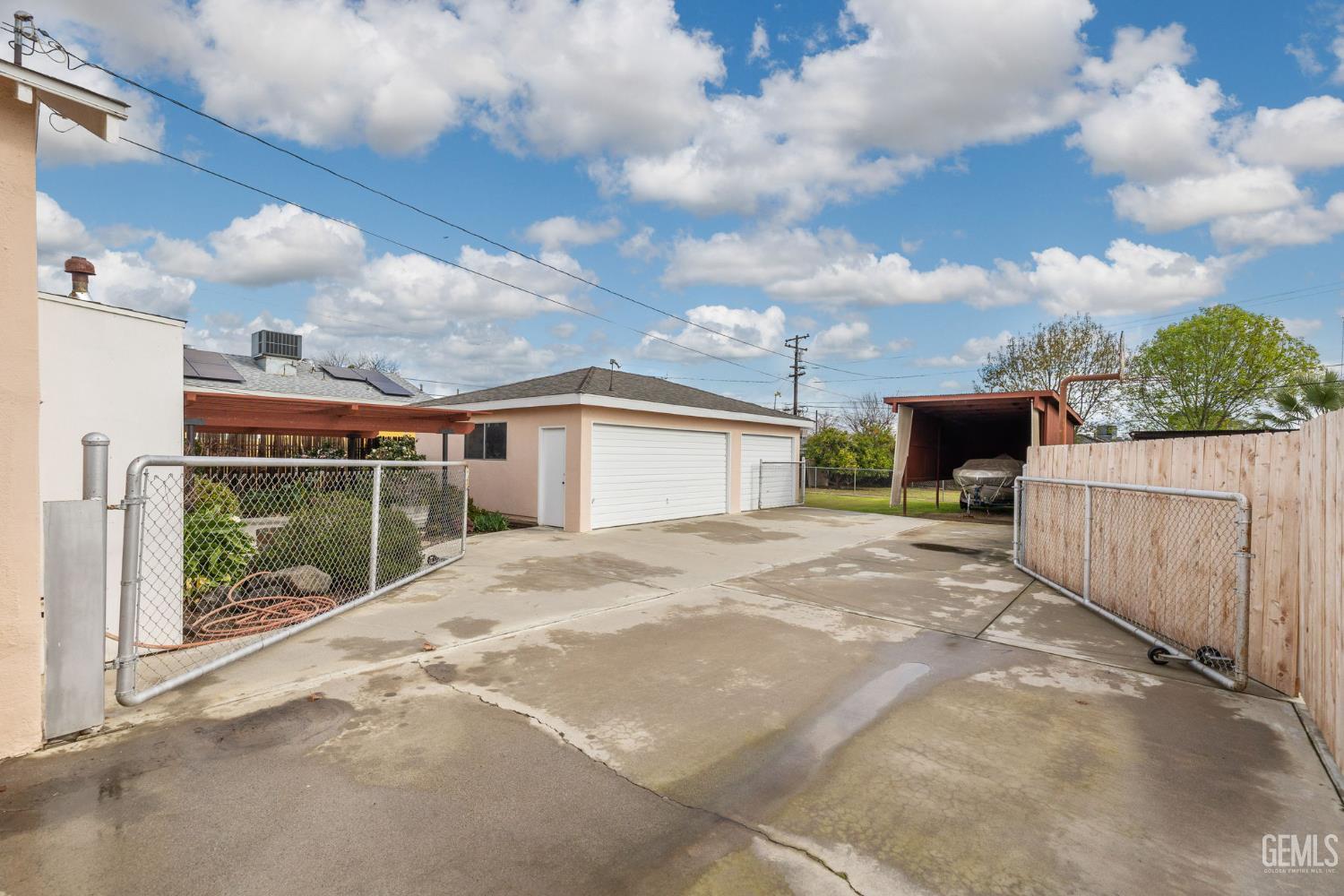 2416 Barnett Street — photo 40