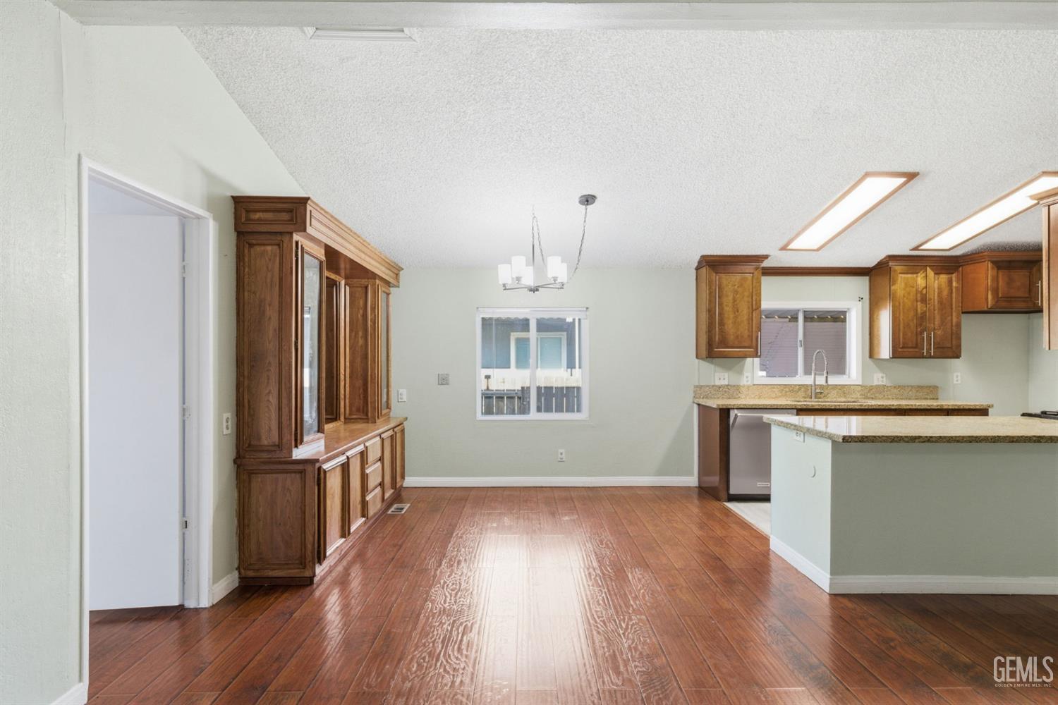 1301 Taft Hwy — photo 17