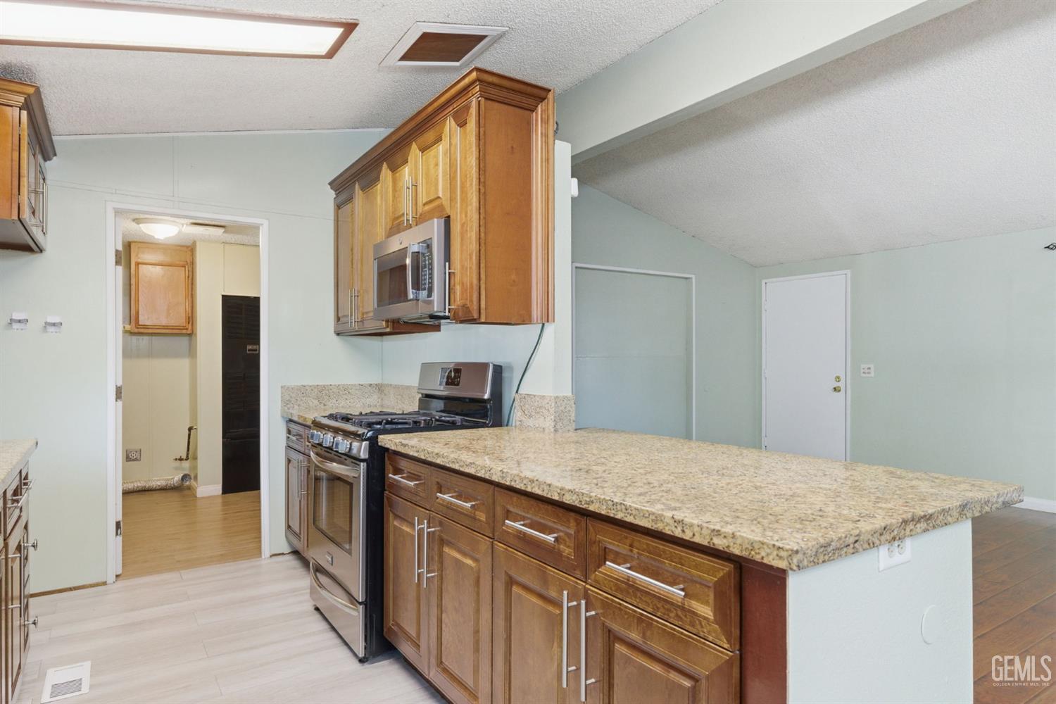 1301 Taft Hwy — photo 22
