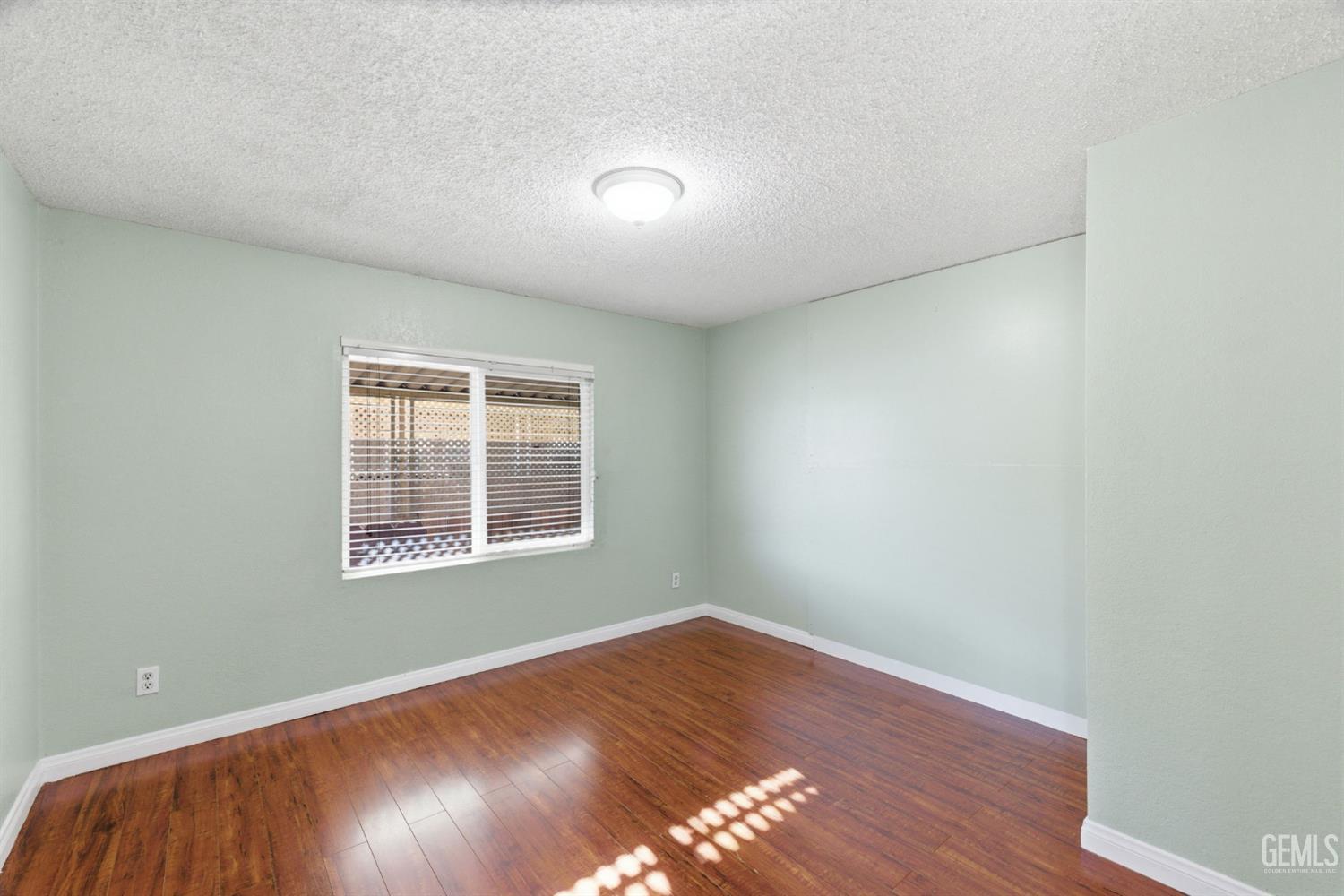 1301 Taft Hwy — photo 41