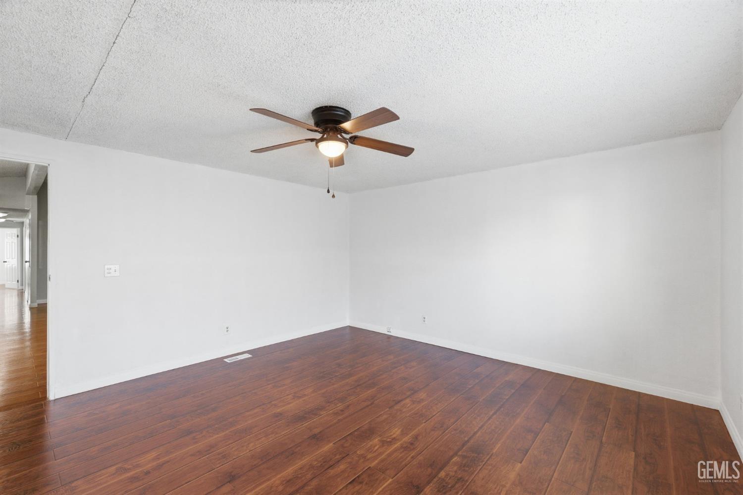 1301 Taft Hwy — photo 27