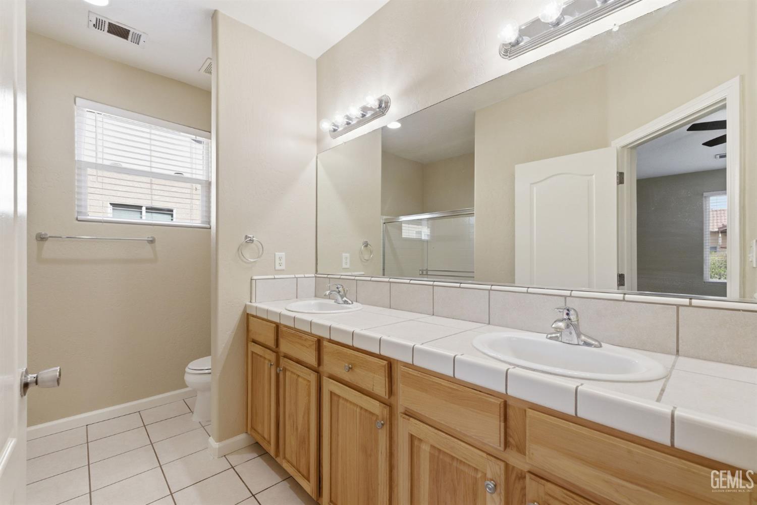 10904 Lewelling Street — photo 17