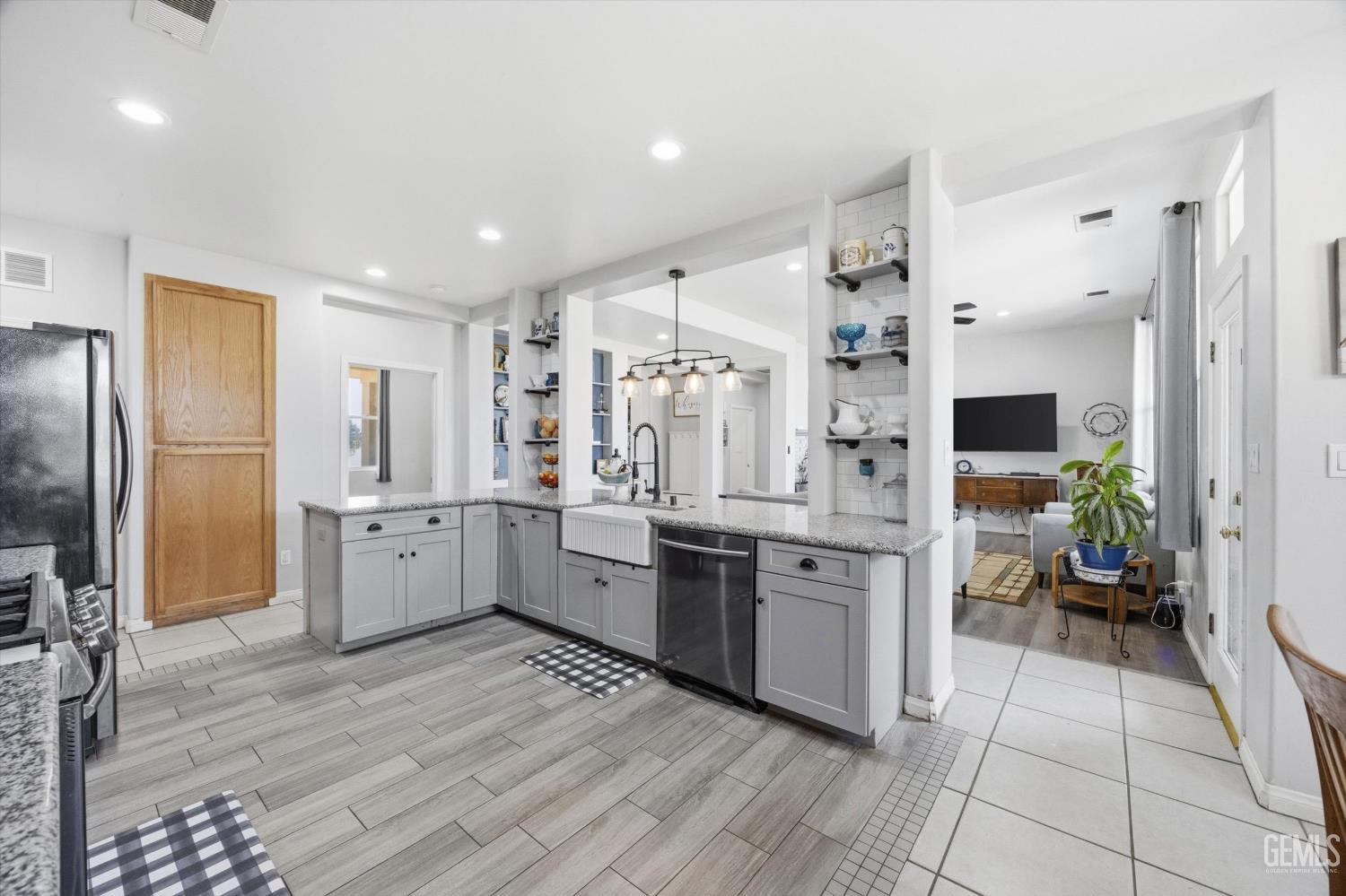 13127 Robertson Street — photo 31