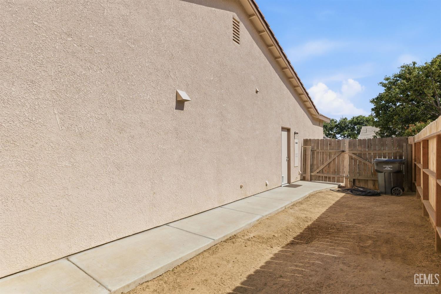 10904 Lewelling Street — photo 30