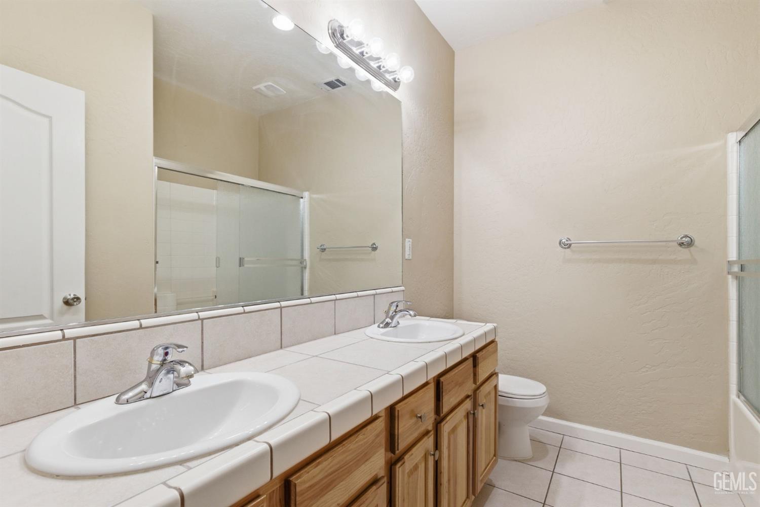 10904 Lewelling Street — photo 23