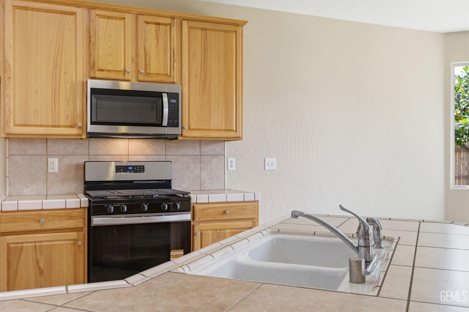 10904 Lewelling Street — photo 11