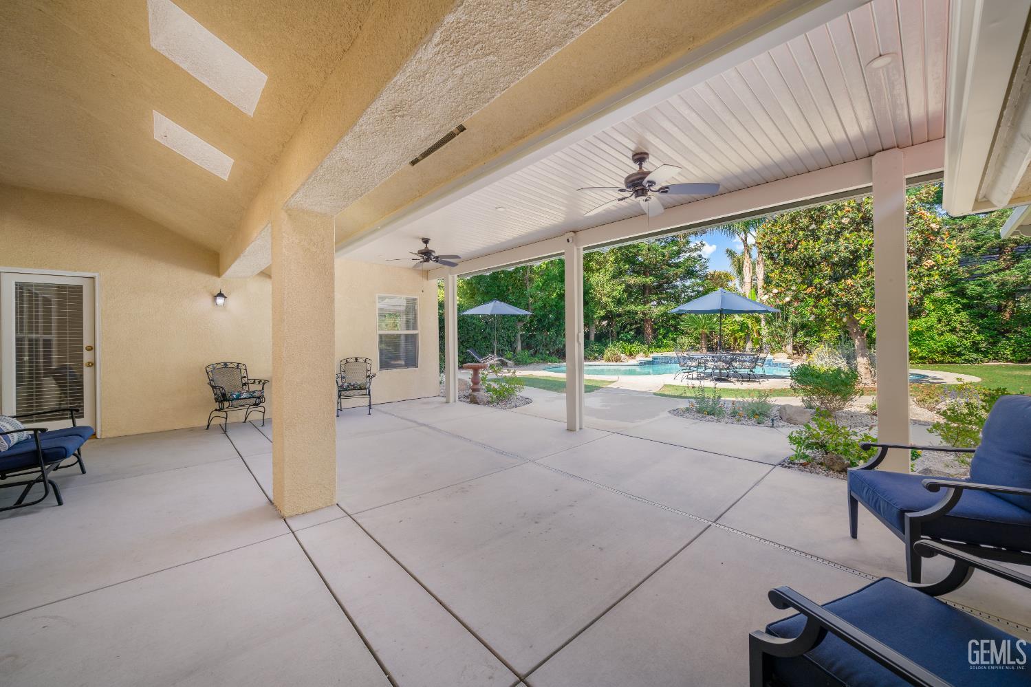 1009 Wealdshire Court — photo 31