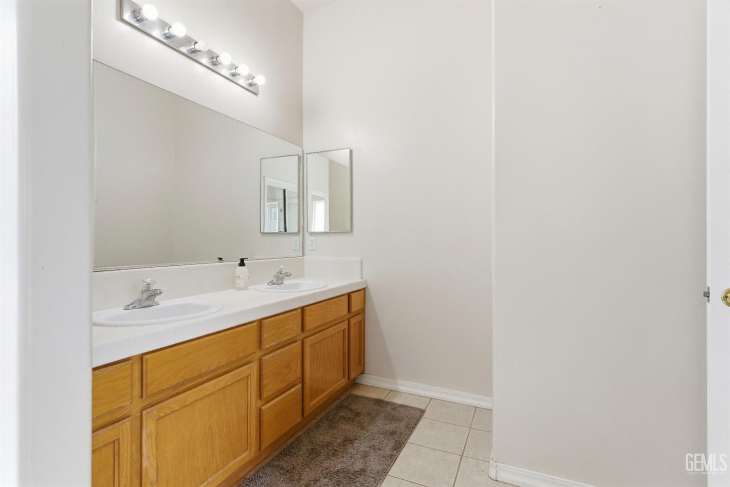 2415 Macau Street — photo 13