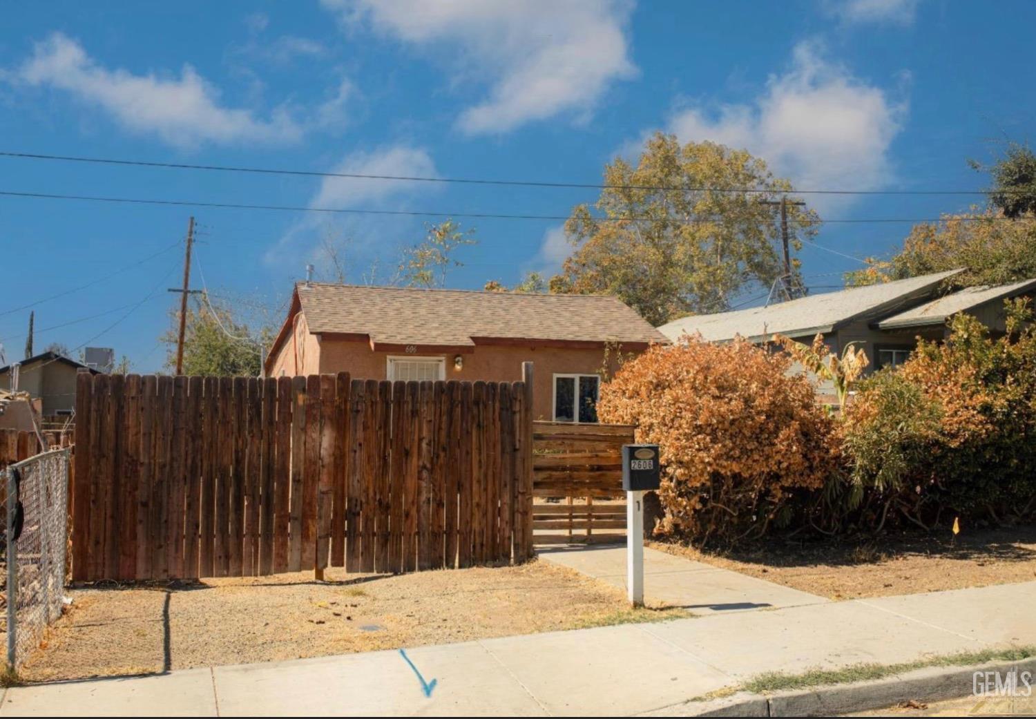 2606 N Baker Street — photo 2