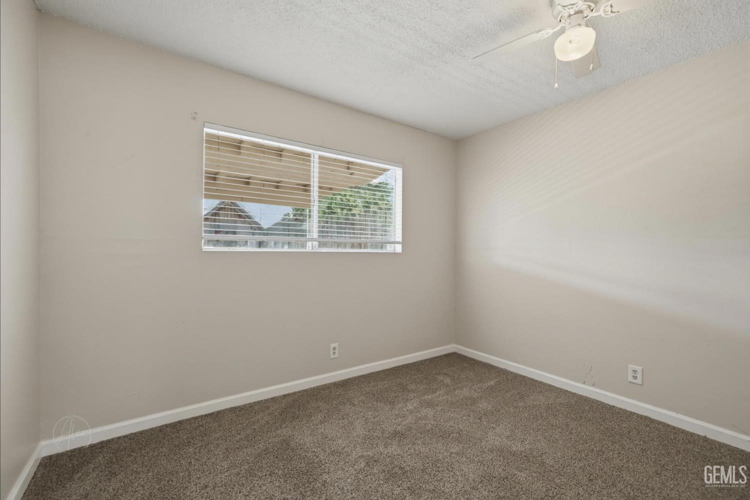 2540 Lynwood Street — photo 8