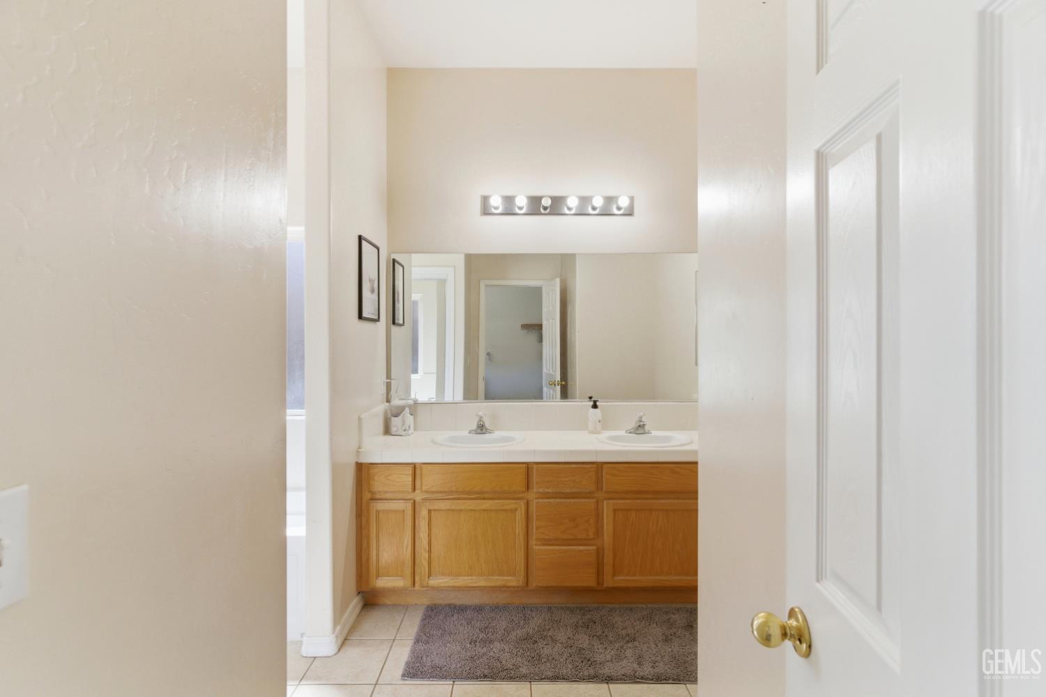 2415 Macau Street — photo 12