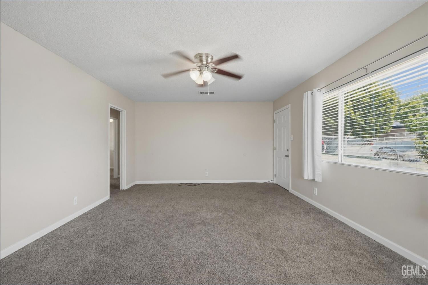 2540 Lynwood Street — photo 11